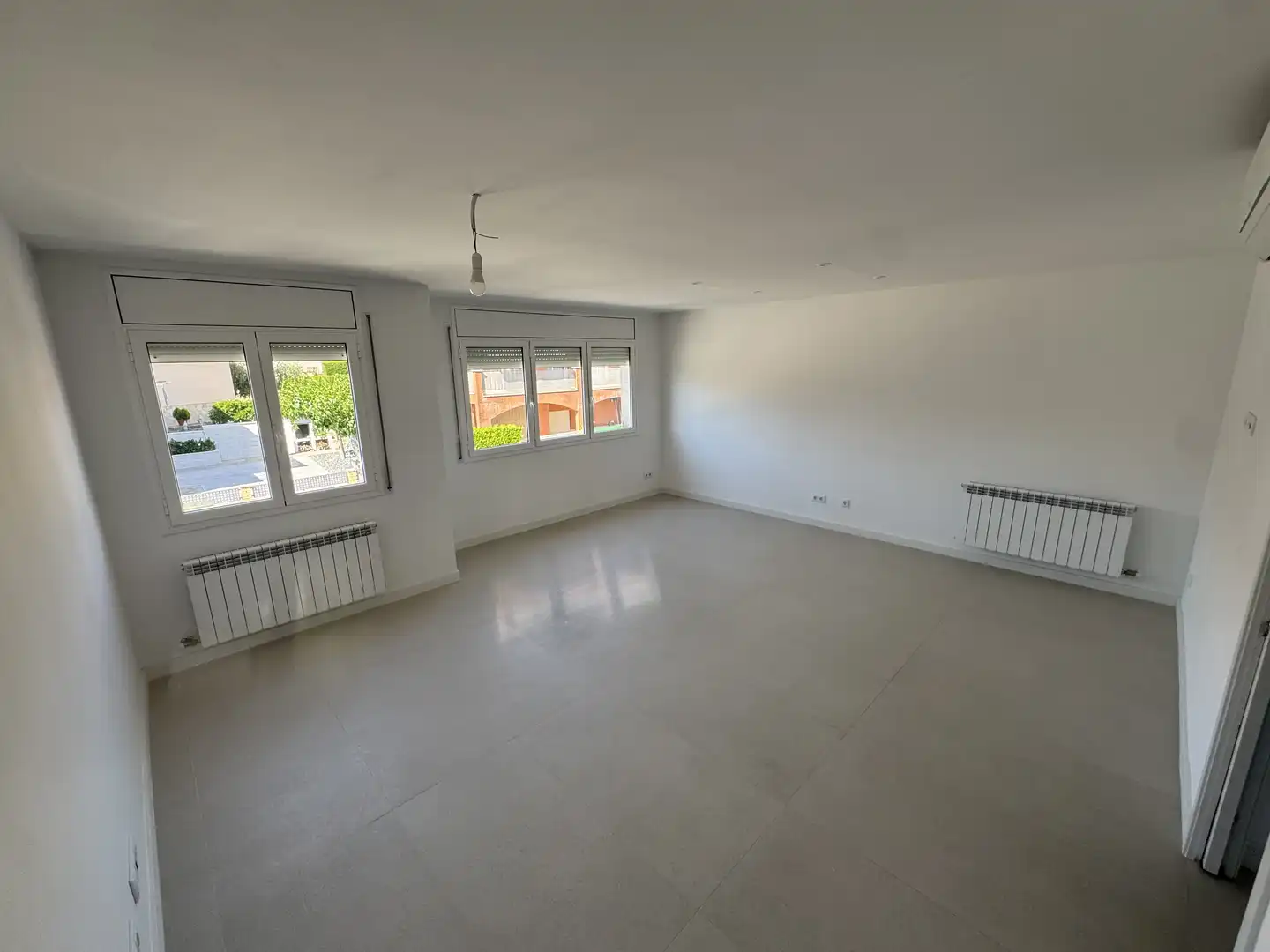 Casa adosada en venta en Carrer Doctor Fleming, 10, Vilanova de Segrià Sala de estar de Casa adosada en venta en Vilanova de Segrià con Aire acondicionado, Calefacción y Jardín privado