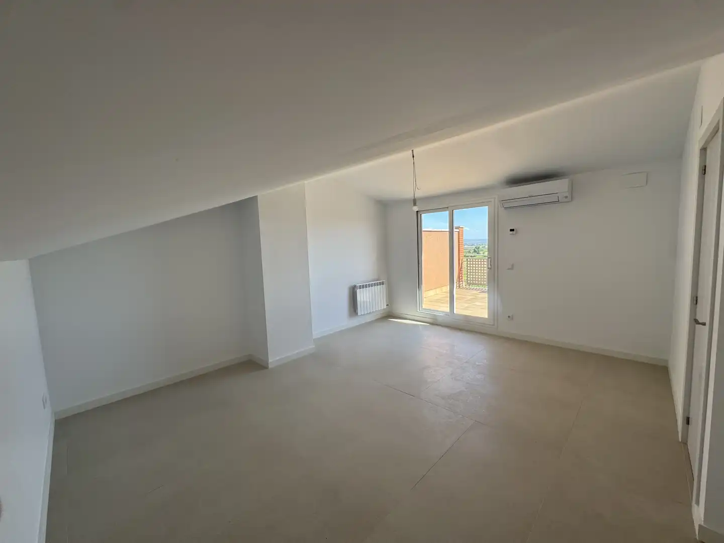 Casa adosada en venta en Carrer Doctor Fleming, 10, Vilanova de Segrià Habitación de Casa adosada en venta en Vilanova de Segrià con Aire acondicionado, Calefacción y Jardín privado