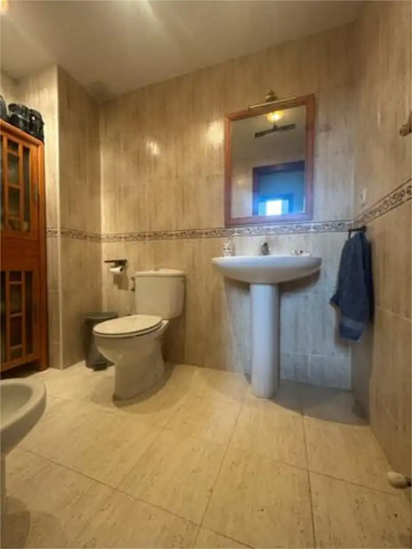Badezimmer von Einfamilien-Reihenhaus zum Verkauf in Ribera Baja / Erriberabeitia