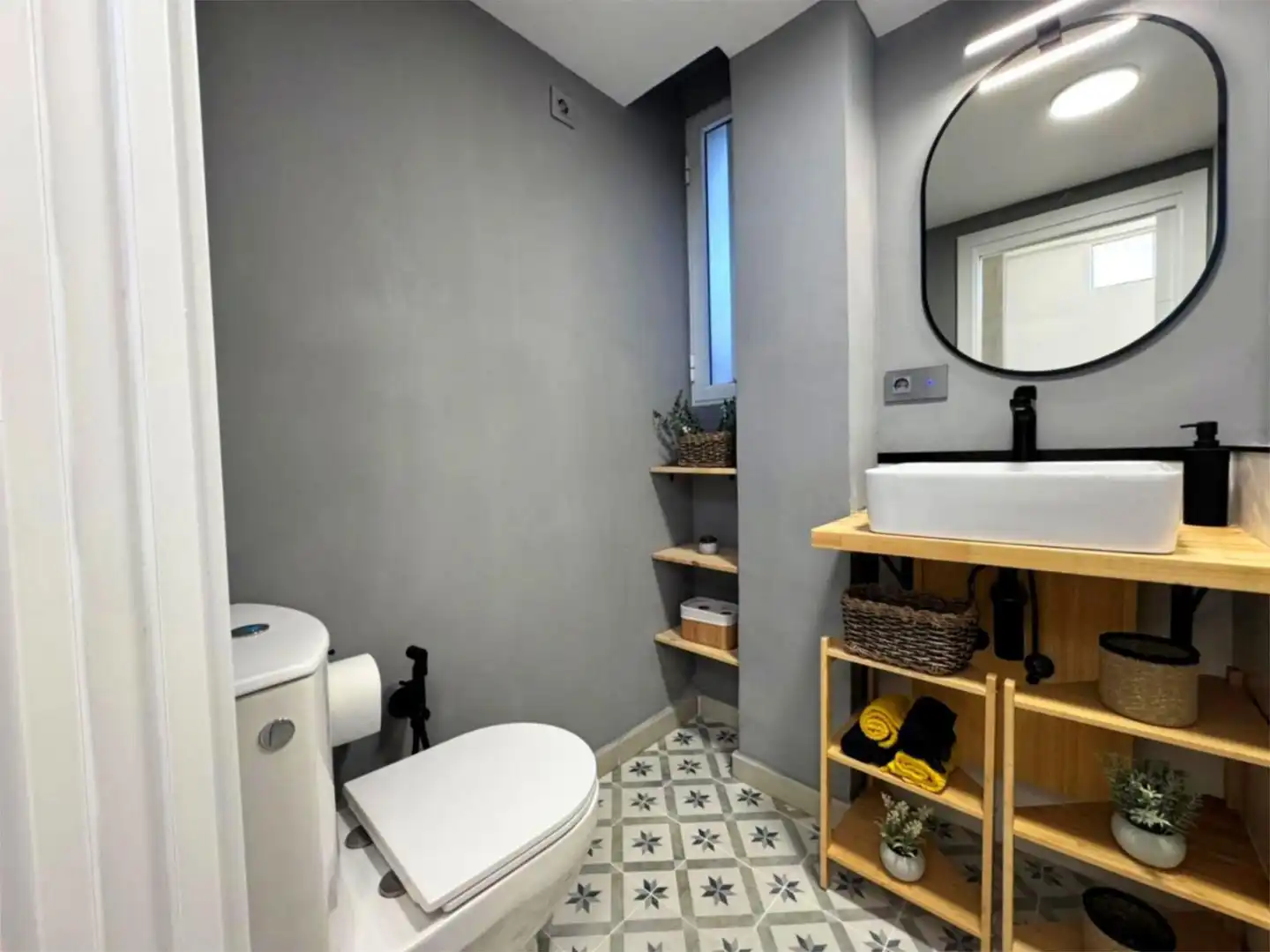 Bathroom of Flat for sale in  Almería Capital  with Air Conditioner and Terrace