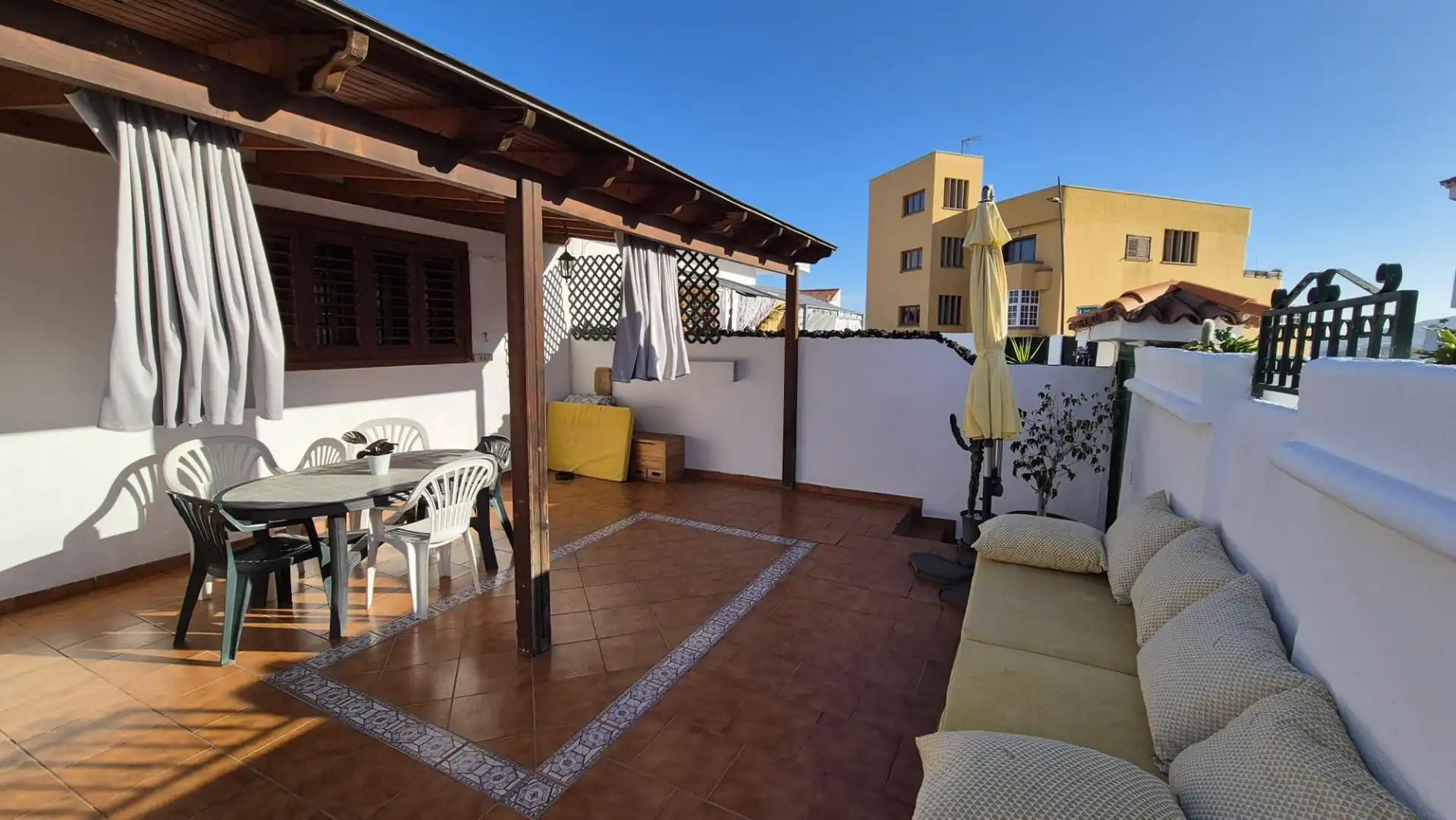 Casa o chalet en venta en Calle Tres Carabelas, 17, Las Caletillas - Punta Larga Terraza de Casa o chalet en venta en Candelaria con Aire acondicionado, Terraza y Piscina