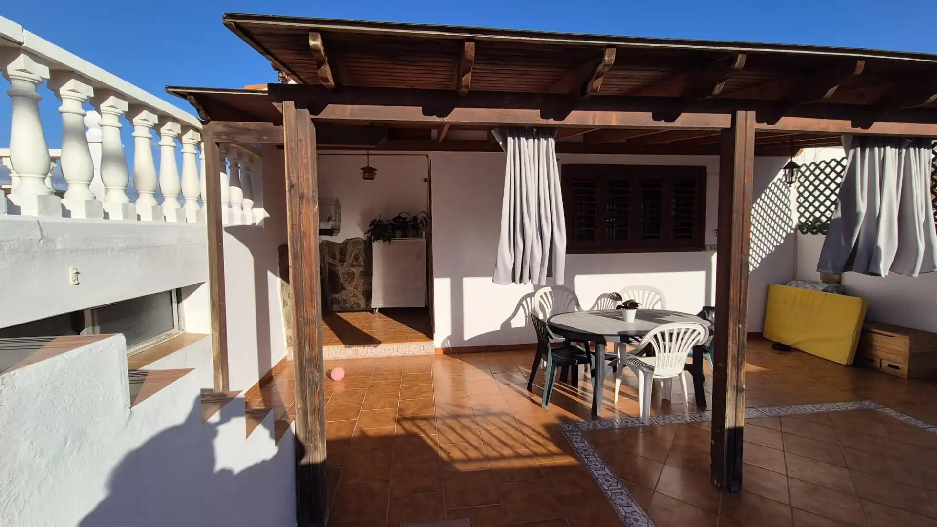 Casa o chalet en venta en Calle Tres Carabelas, 17, Las Caletillas - Punta Larga Terraza de Casa o chalet en venta en Candelaria con Aire acondicionado, Terraza y Piscina