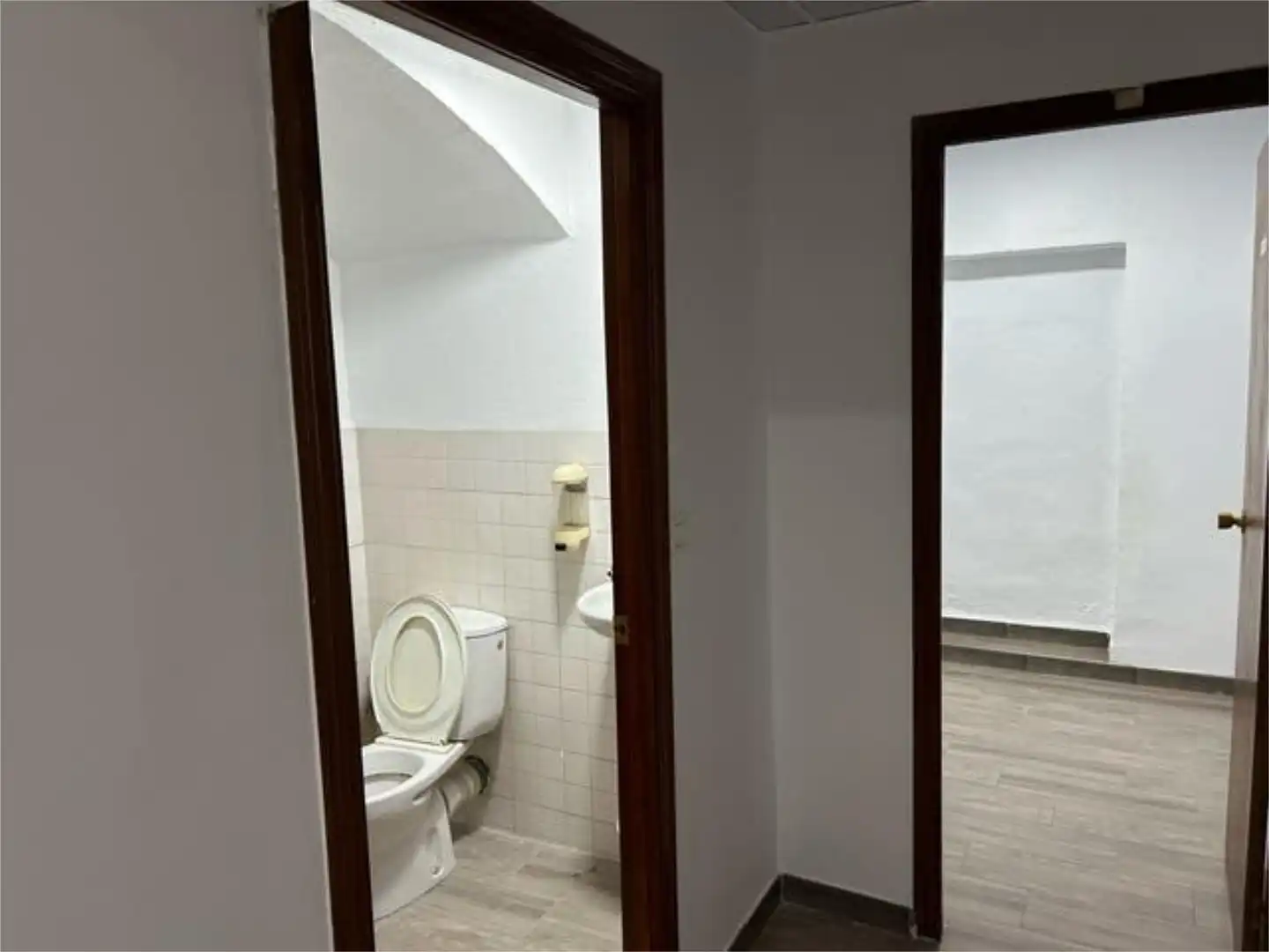 Bathroom of Commercial properties for rent in Córdoba