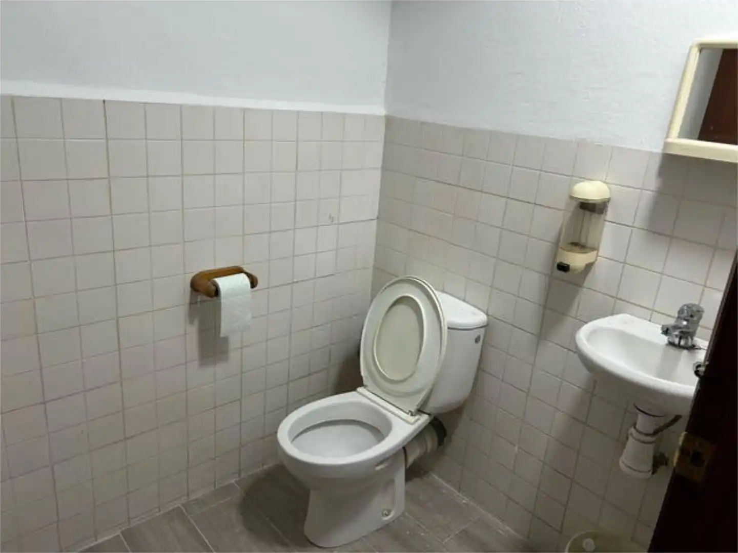 Bathroom of Commercial properties for rent in Córdoba