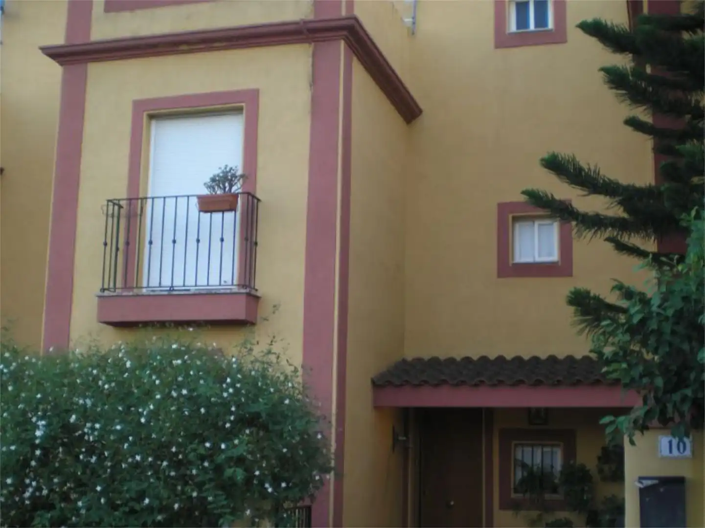 Exterior view of Detached homes for sale in Castilleja de Guzmán  with Air Conditioner, Terrace and Balcony
