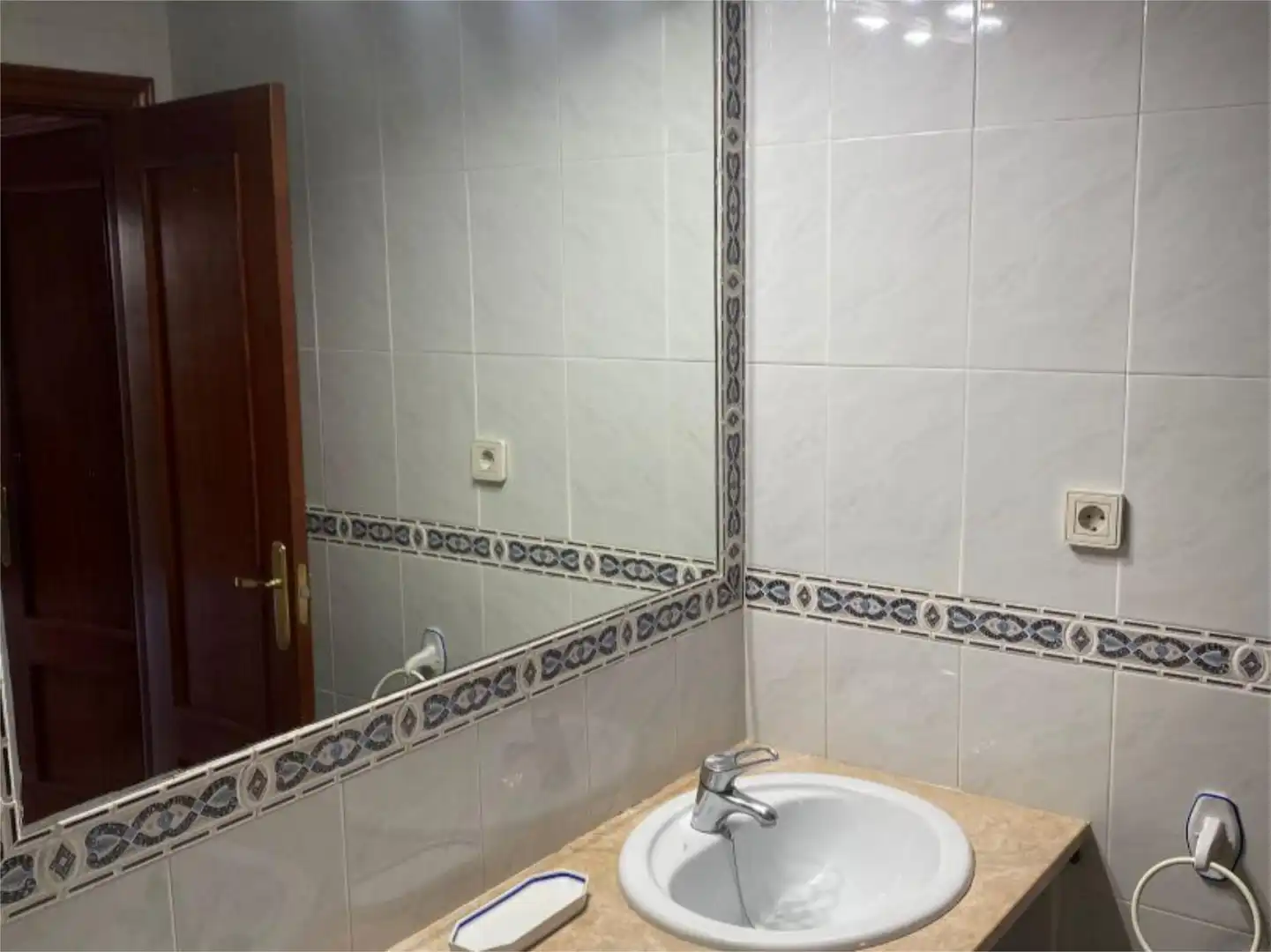 Baño de Casa adosada en venta en Castilleja de Guzmán con Aire acondicionado, Jardín privado y Terraza