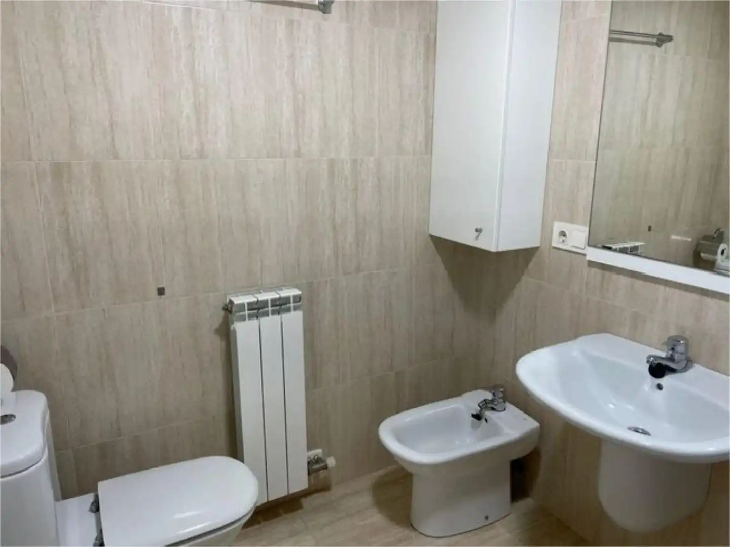 Attic for rent in Avenida Zaragoza, 50, Griseras - Gardachales Bathroom of Attic for rent in Tudela with Air Conditioner, Heating and Parquet flooring