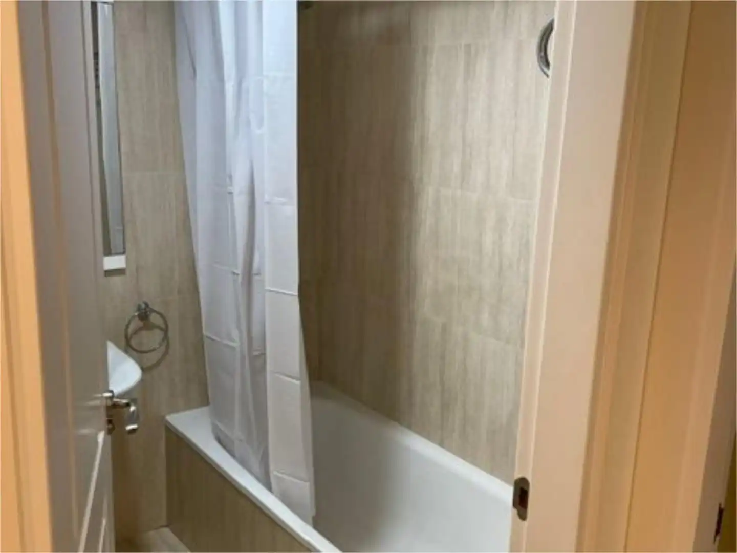 Attic for rent in Avenida Zaragoza, 50, Griseras - Gardachales Bathroom of Attic for rent in Tudela with Air Conditioner, Heating and Parquet flooring