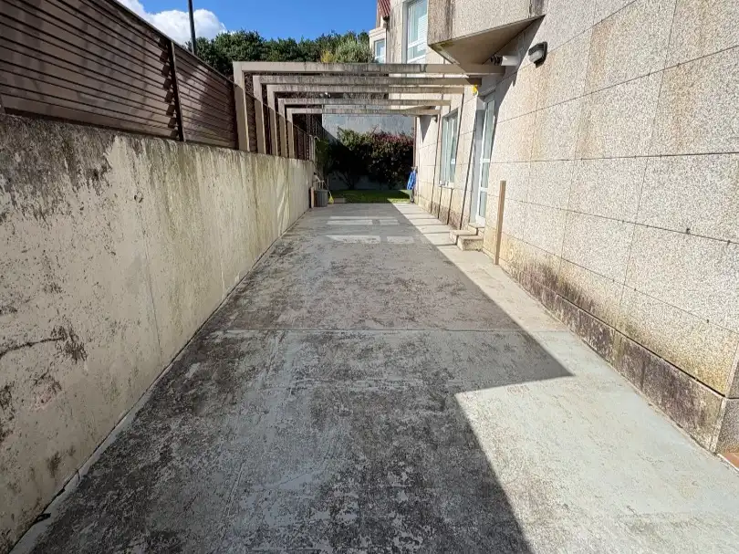 Aparcament de Pis de lloguer en Santiago de Compostela  amb Calefacció, Jardí privat i Parquet