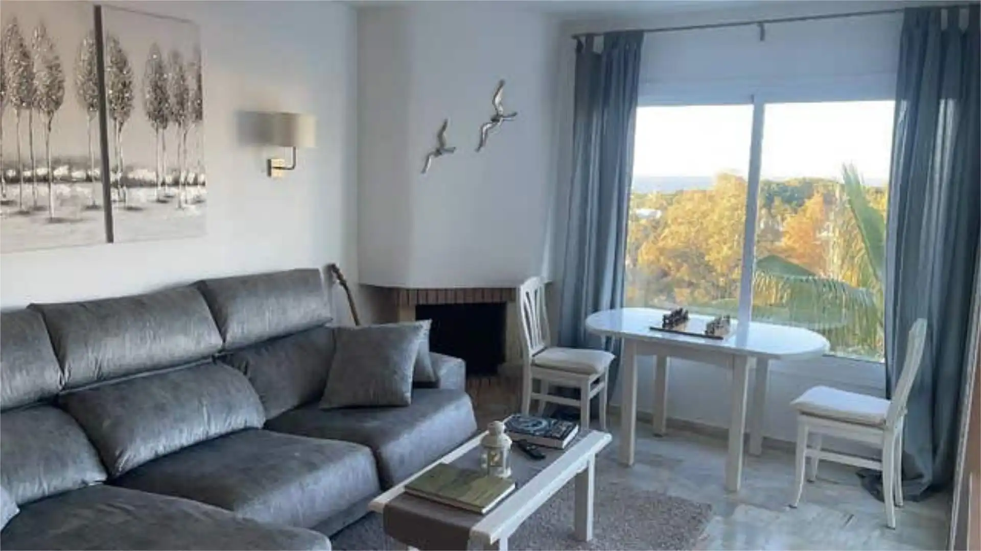 Sala de estar de Apartamento de alquiler en Marbella con Jardín privado y Amueblado