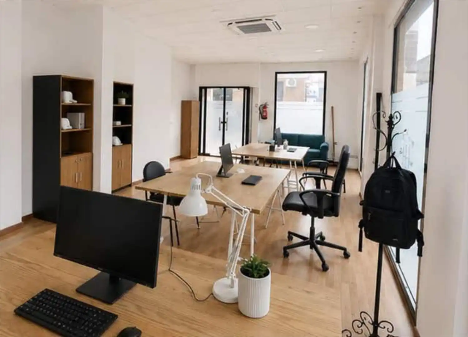 Office for rent in Triana Oeste Office for rent in Sevilla with Air Conditioner