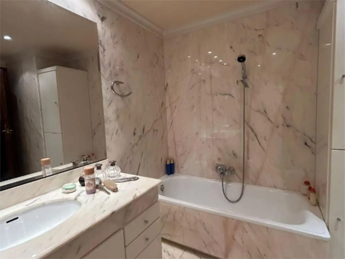 Flat for sale in Carrer de Félix Pizcueta, 18, El Pla del Remei Bathroom of Flat for sale in Valencia Capital with Air Conditioner, Terrace and Balcony