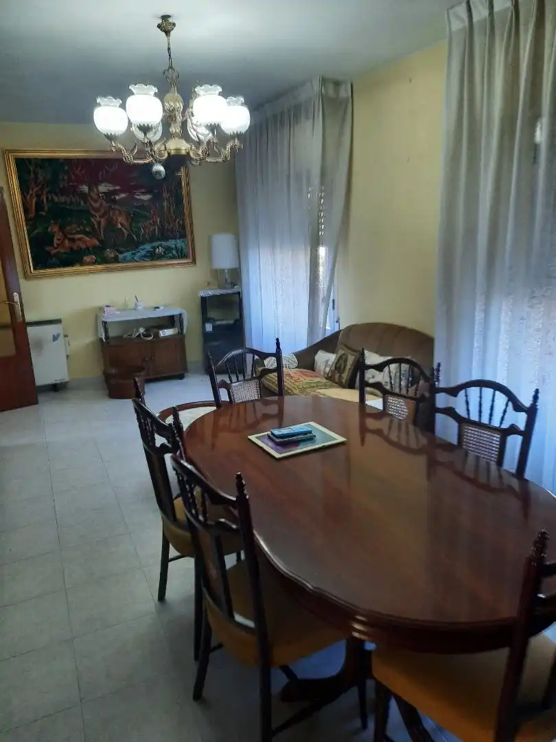 Piso en venta en Calle Poeta Alfonso de Peñalosa, 22, Los Bloques Comedor de Piso en venta en Zamora Capital con Amueblado, Lavadora y Microondas