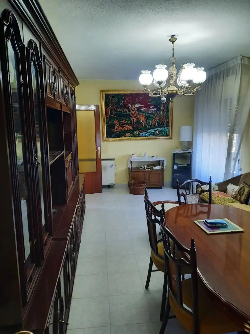 Piso en venta en Calle Poeta Alfonso de Peñalosa, 22, Los Bloques Comedor de Piso en venta en Zamora Capital con Amueblado, Lavadora y Microondas