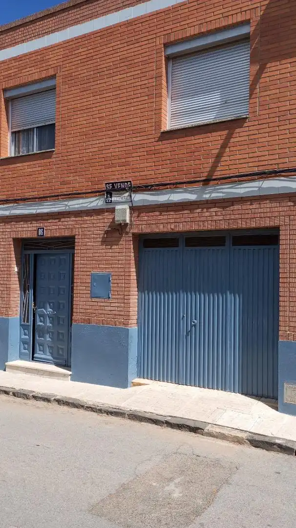 Aparcament de Casa adosada en venda en Granátula de Calatrava amb Terrassa i Traster
