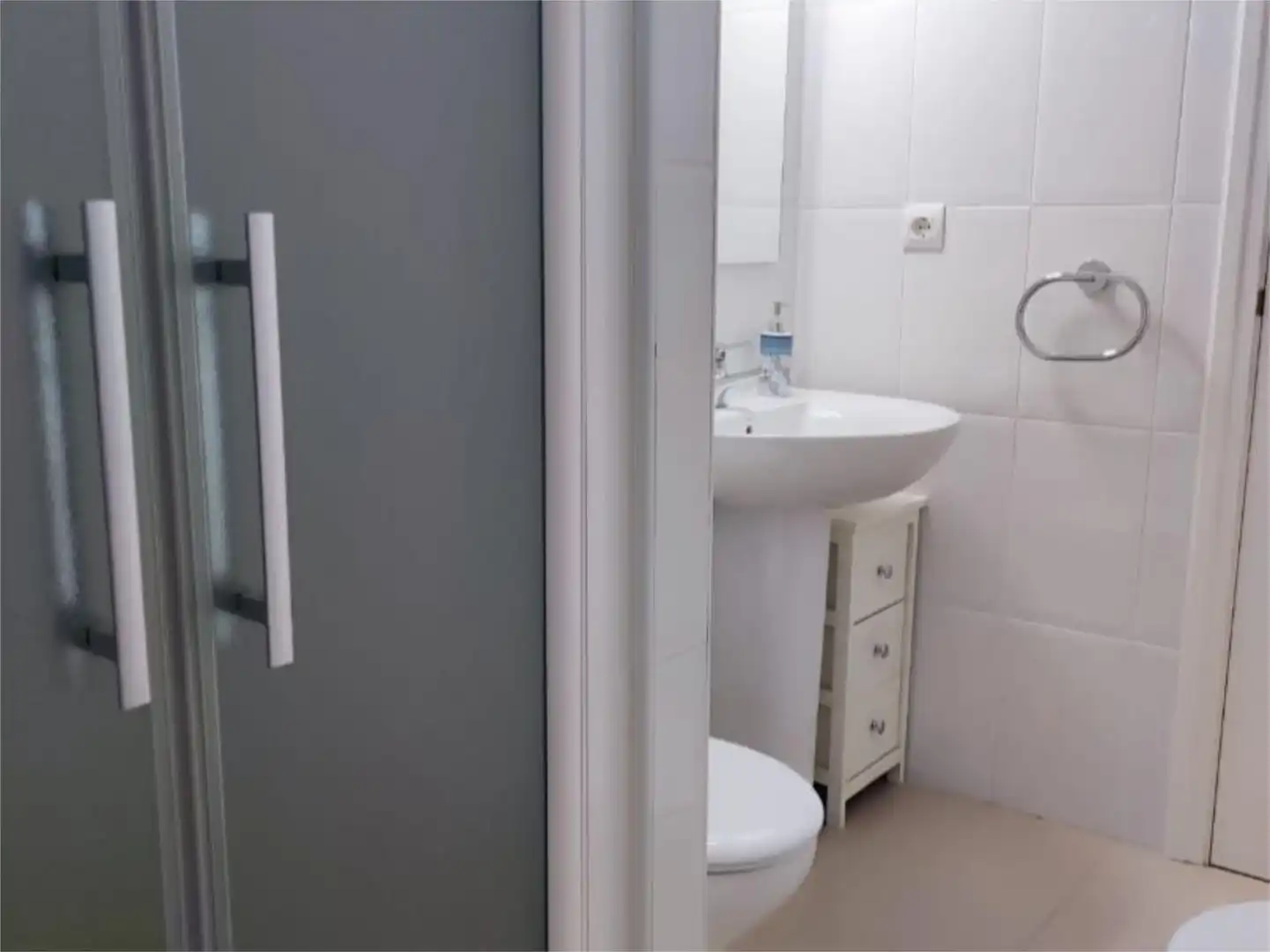 Casa adosada en venta en Calle Escogedoras, 50, Coria del Río Baño de Casa adosada en venta en Coria del Río con Aire acondicionado, Calefacción y Jardín privado
