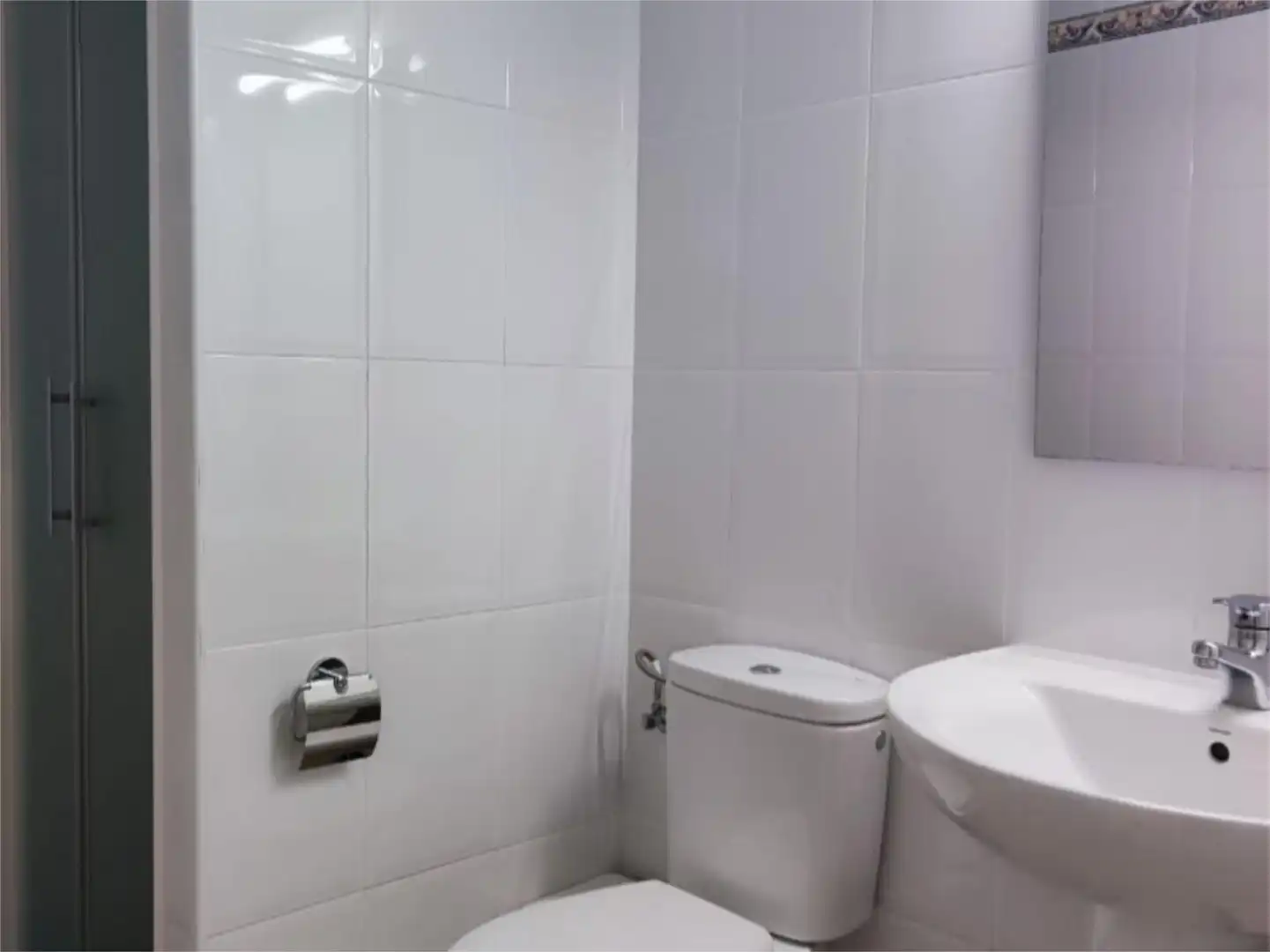 Casa adosada en venta en Calle Escogedoras, 50, Coria del Río Baño de Casa adosada en venta en Coria del Río con Aire acondicionado, Calefacción y Jardín privado