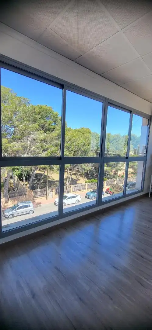Außenansicht von Geschaftsraum zur Miete in Torrevieja mit Klimaanlage