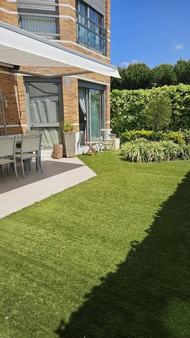 Piso en venta en Avenida Rey Juan Carlos I, 23, Zona Monte El Pilar Terraza de Piso en venta en Majadahonda con Aire acondicionado, Calefacción y Jardín privado