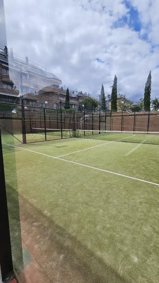 Piso en venta en Avenida Rey Juan Carlos I, 23, Zona Monte El Pilar Jardín de Piso en venta en Majadahonda con Aire acondicionado, Calefacción y Jardín privado