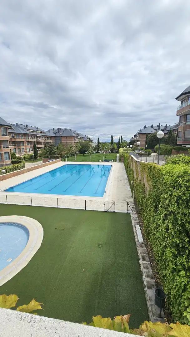 Piso en venta en Avenida Rey Juan Carlos I, 23, Zona Monte El Pilar Piscina de Piso en venta en Majadahonda con Aire acondicionado, Calefacción y Jardín privado