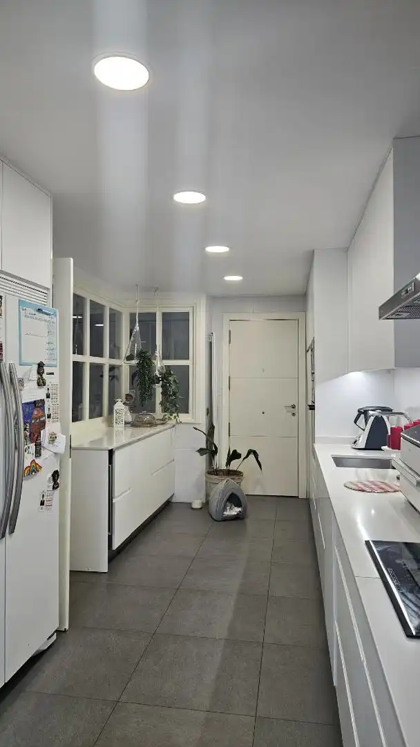 Piso en venta en Avenida Rey Juan Carlos I, 23, Zona Monte El Pilar Cocina de Piso en venta en Majadahonda con Aire acondicionado, Calefacción y Jardín privado