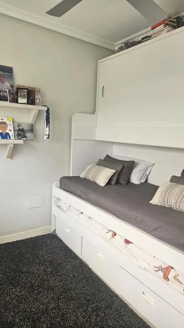 Piso en venta en Avenida Rey Juan Carlos I, 23, Zona Monte El Pilar Habitación de Piso en venta en Majadahonda con Aire acondicionado, Calefacción y Jardín privado