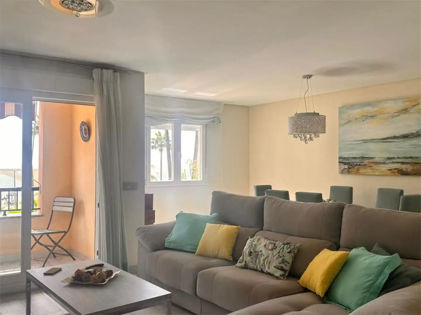 Wohnung zum Verkauf in Avenida España, 201, Puerto de Estepona Wohnzimmer von Wohnung zum Verkauf in Estepona mit Klimaanlage, Terrasse und Balkon