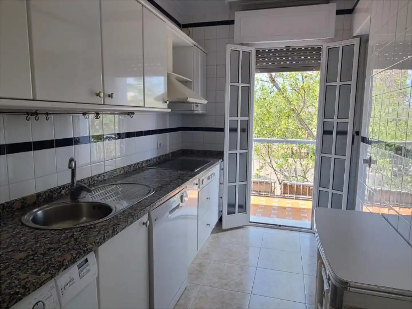 Flat for sale in Calle Antonio García Corona, 1, Triana Oeste Kitchen of Flat for sale in Sevilla Capital with Air Conditioner, Terrace and Balcony