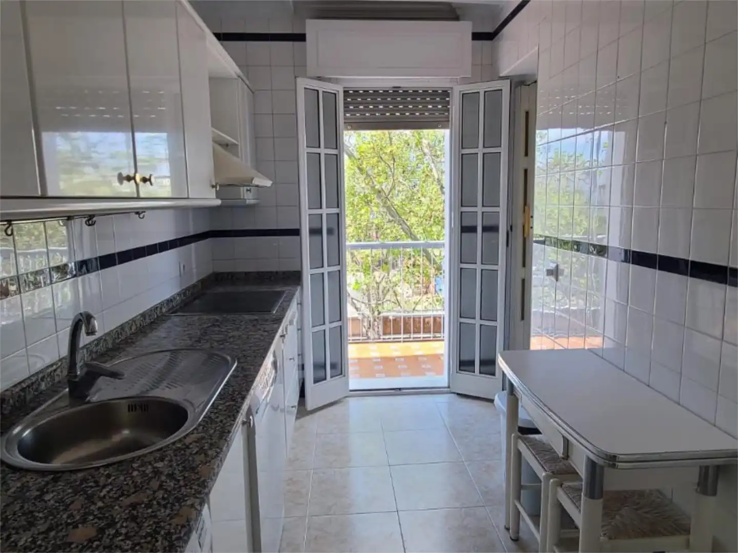 Flat for sale in Calle Antonio García Corona, 1, Triana Oeste Kitchen of Flat for sale in Sevilla Capital with Air Conditioner, Terrace and Balcony