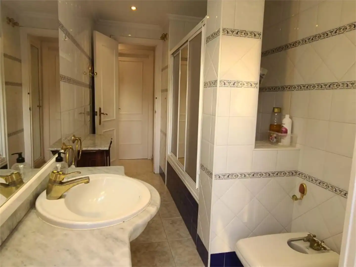 Flat for sale in Calle Antonio García Corona, 1, Triana Oeste Bathroom of Flat for sale in Sevilla Capital with Air Conditioner, Terrace and Balcony