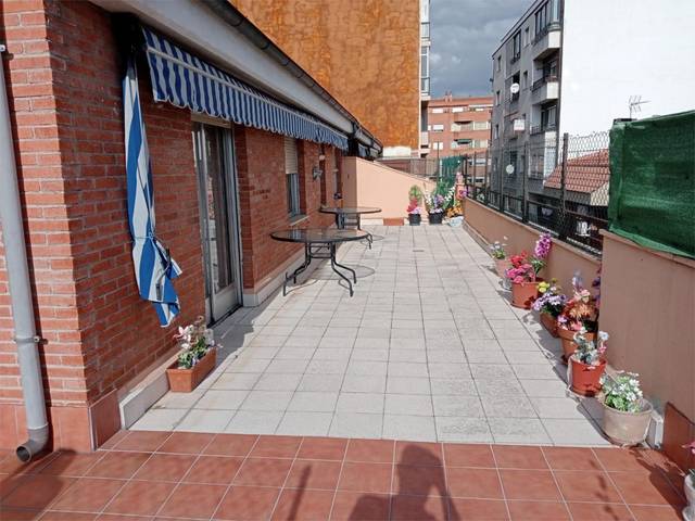 Ático en Alquiler en Avenida Alfonso IX de León, 78 en Garrido Norte