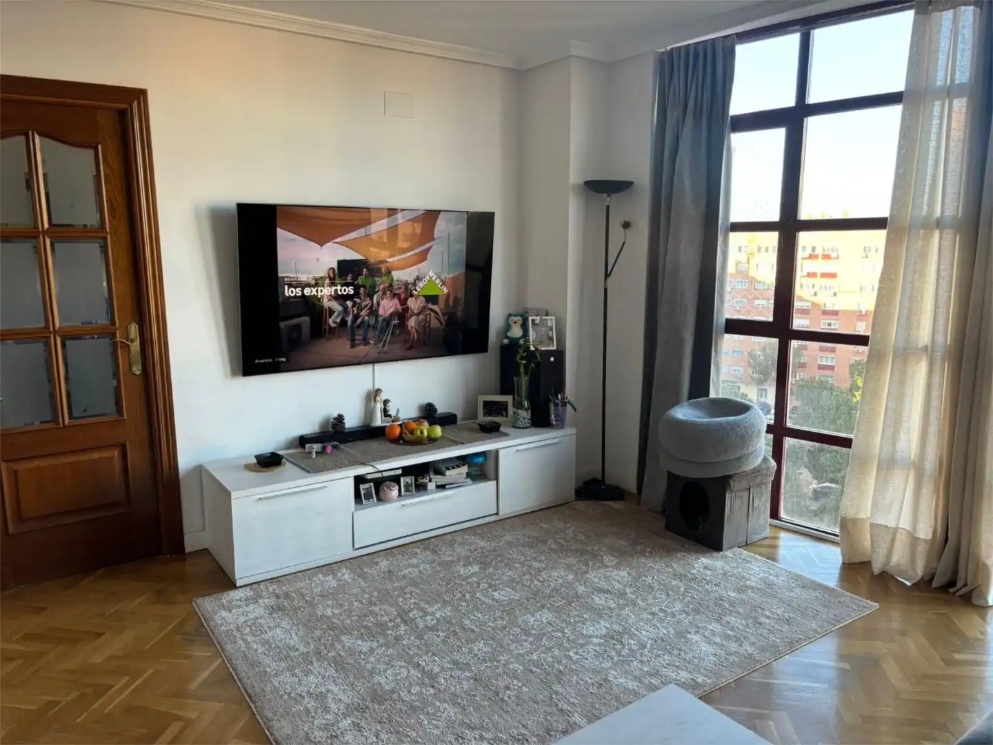 Piso en venta en Calle del Jazmín, 21, Costillares Sala de estar de Piso en venta en Madrid Capital con Aire acondicionado y Piscina