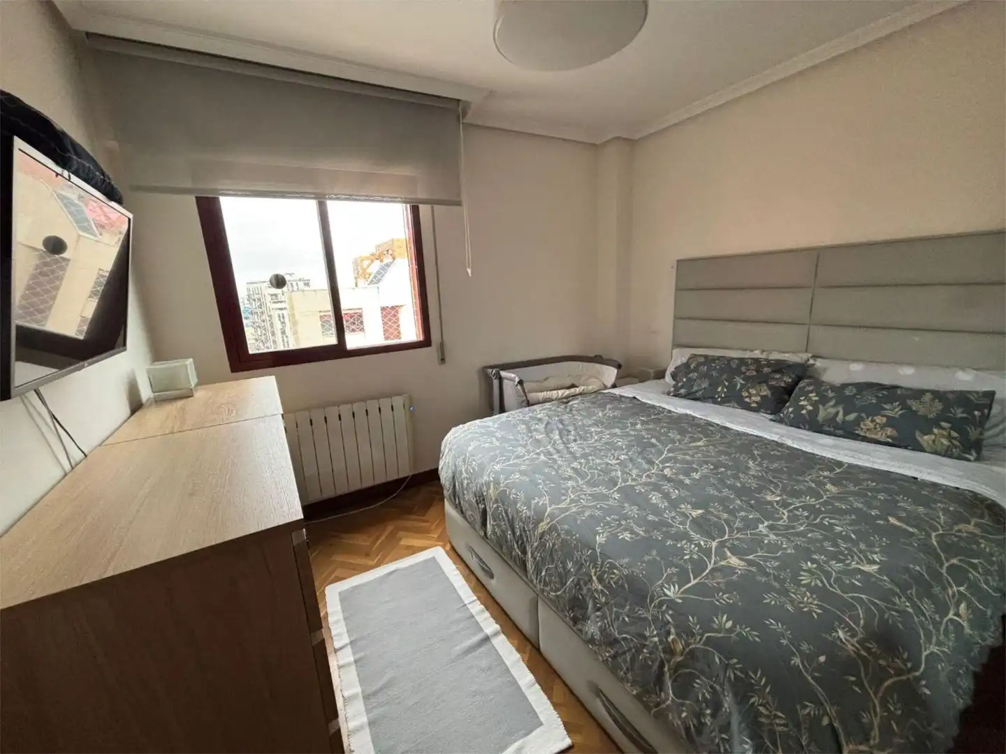 Piso en venta en Calle del Jazmín, 21, Costillares Habitación de Piso en venta en Madrid Capital con Aire acondicionado y Piscina