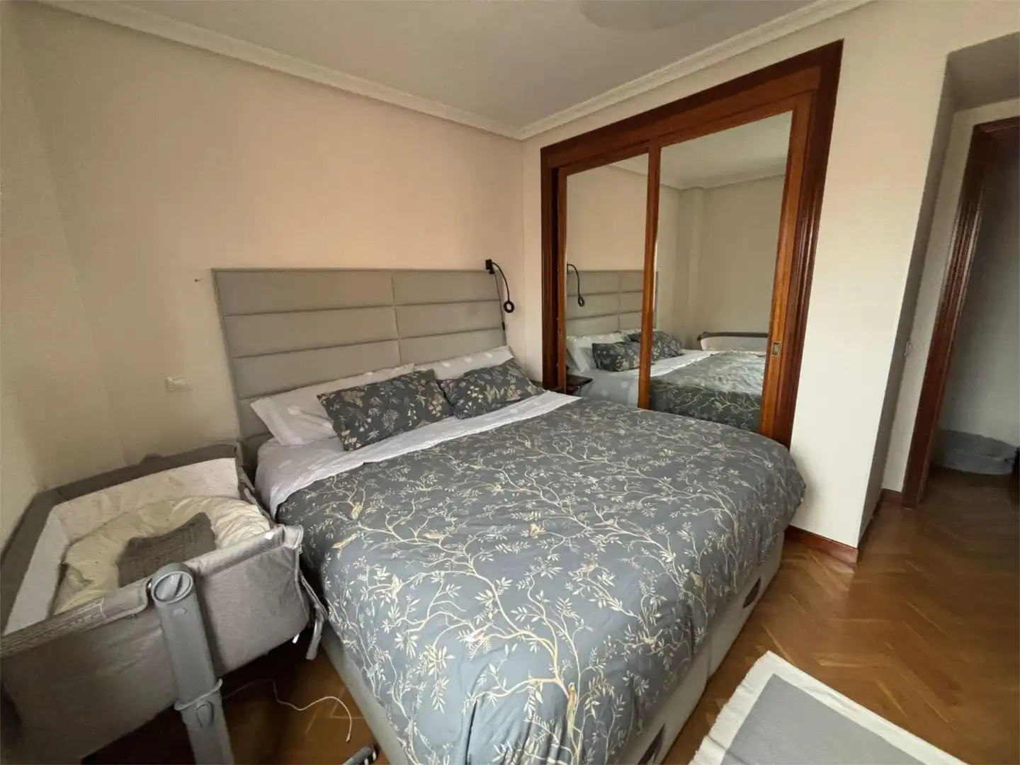 Piso en venta en Calle del Jazmín, 21, Costillares Habitación de Piso en venta en Madrid Capital con Aire acondicionado y Piscina
