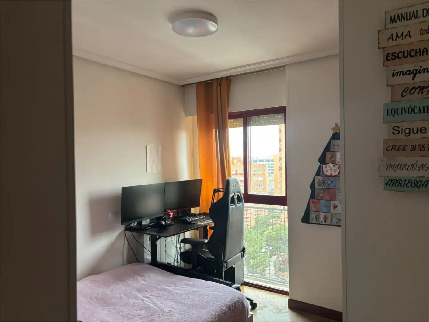 Piso en venta en Calle del Jazmín, 21, Costillares Habitación de Piso en venta en Madrid Capital con Aire acondicionado y Piscina