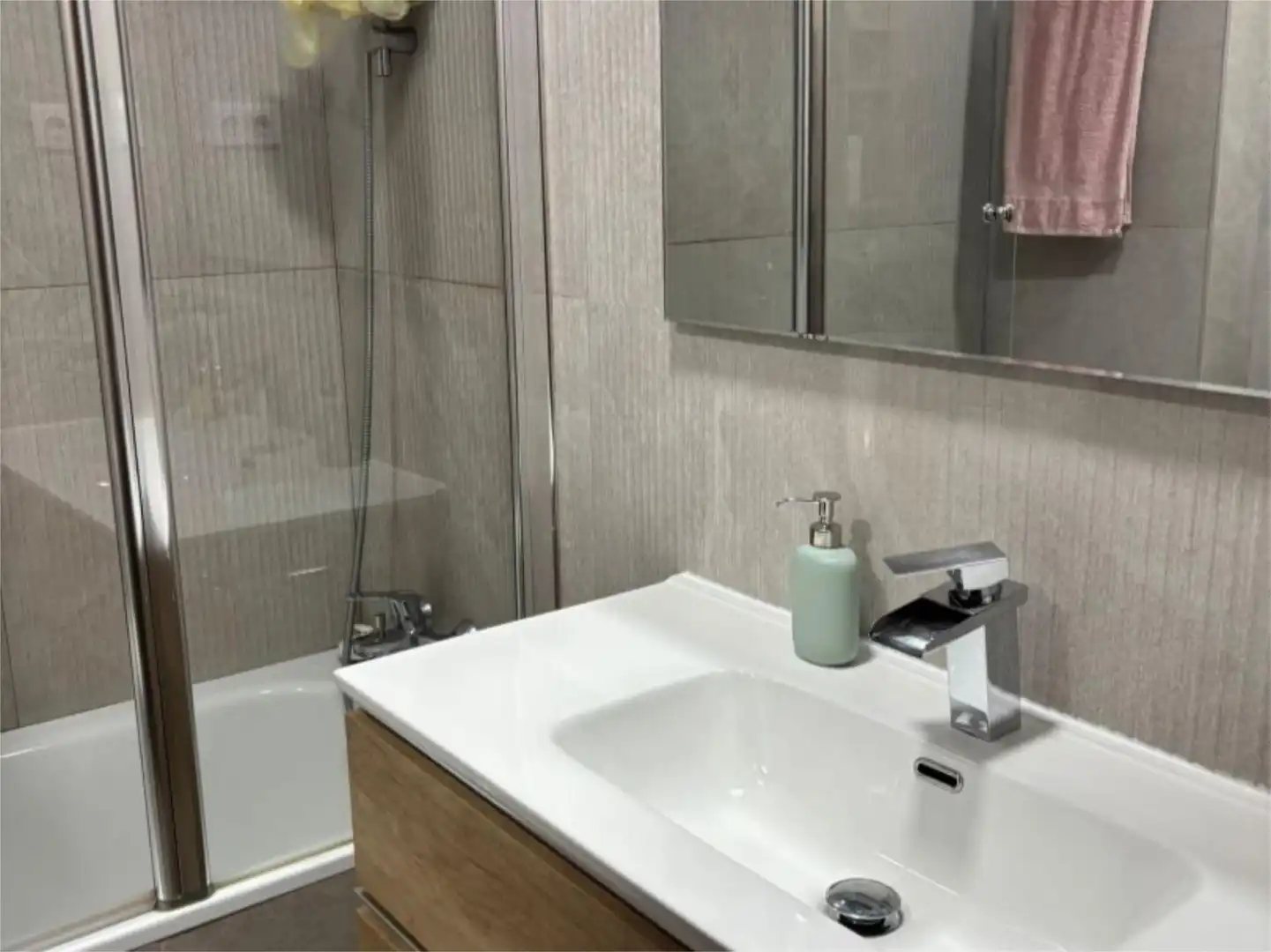 Piso en venta en Calle del Jazmín, 21, Costillares Baño de Piso en venta en Madrid Capital con Aire acondicionado y Piscina