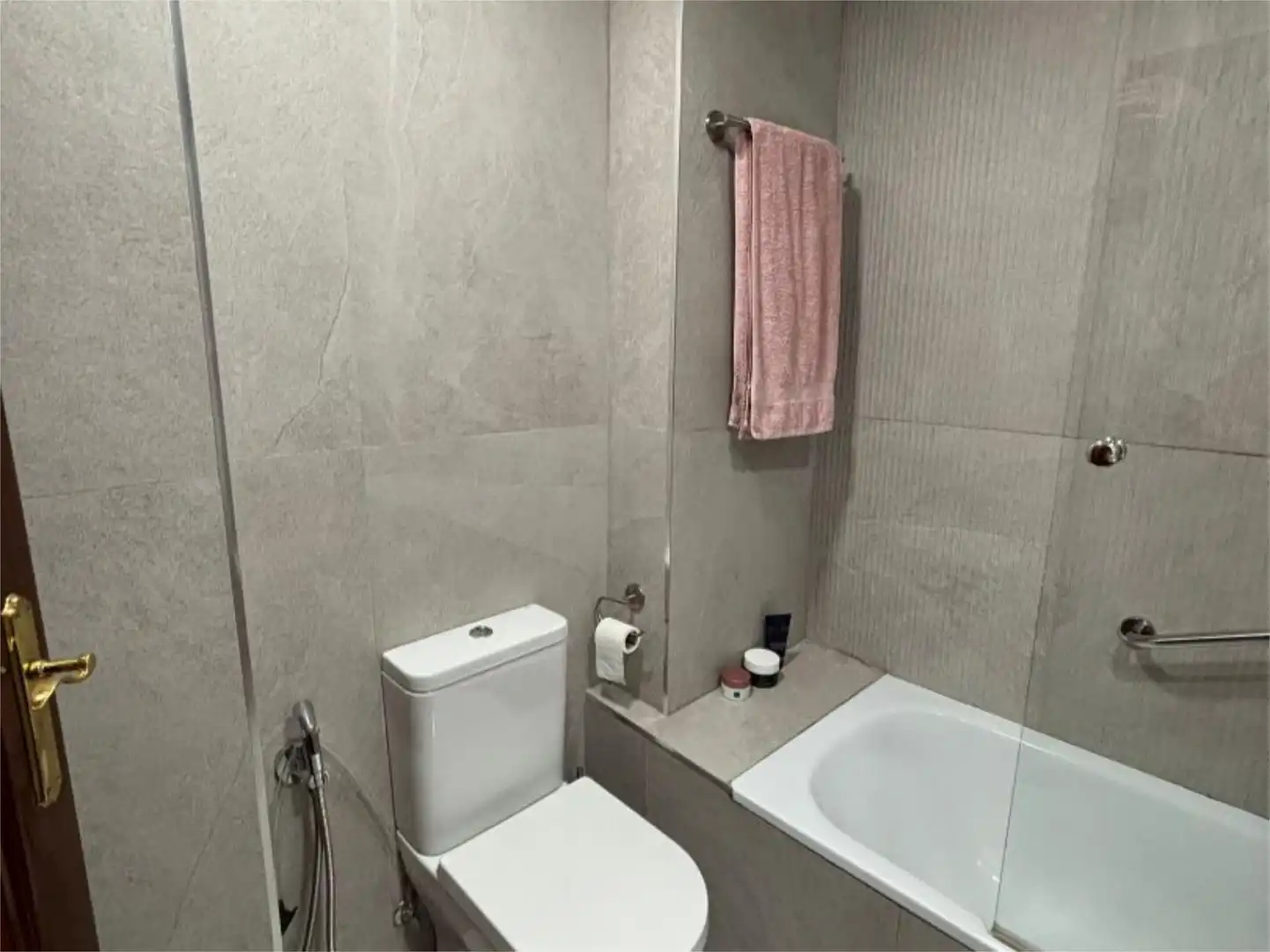 Piso en venta en Calle del Jazmín, 21, Costillares Baño de Piso en venta en Madrid Capital con Aire acondicionado y Piscina