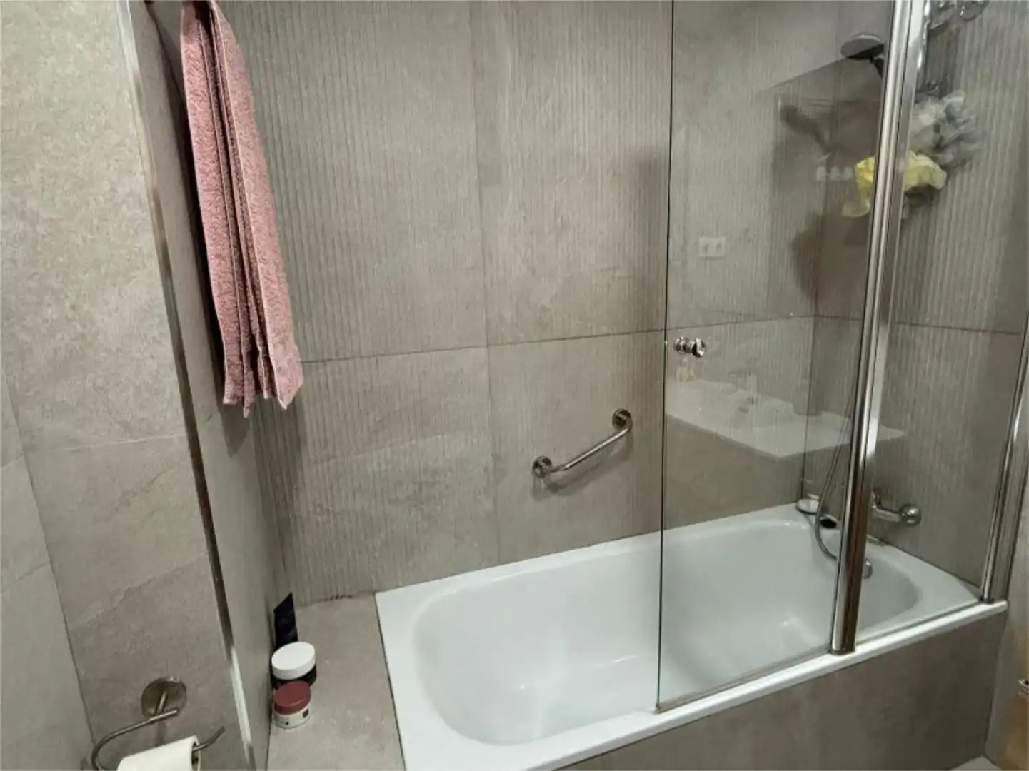 Piso en venta en Calle del Jazmín, 21, Costillares Baño de Piso en venta en Madrid Capital con Aire acondicionado y Piscina