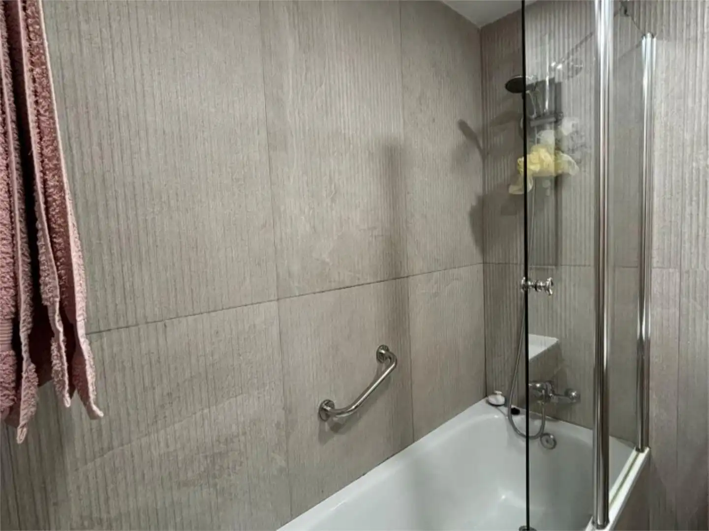 Piso en venta en Calle del Jazmín, 21, Costillares Baño de Piso en venta en Madrid Capital con Aire acondicionado y Piscina