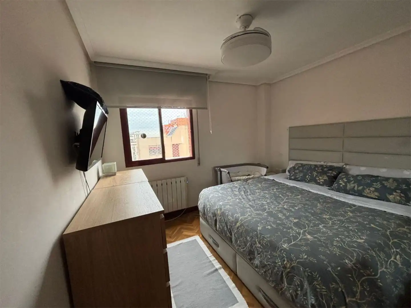Piso en venta en Calle del Jazmín, 21, Costillares Habitación de Piso en venta en Madrid Capital con Aire acondicionado y Piscina