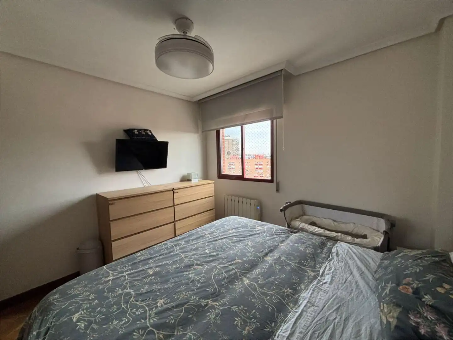 Piso en venta en Calle del Jazmín, 21, Costillares Habitación de Piso en venta en Madrid Capital con Aire acondicionado y Piscina