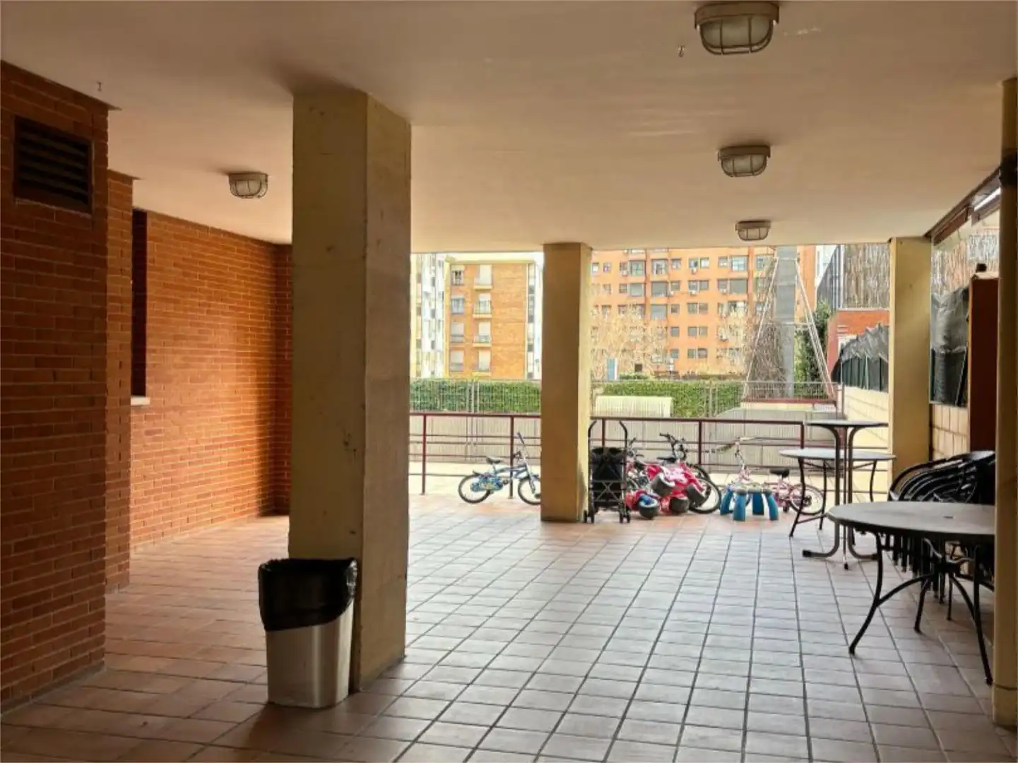 Piso en venta en Calle del Jazmín, 21, Costillares Terraza de Piso en venta en Madrid Capital con Aire acondicionado y Piscina
