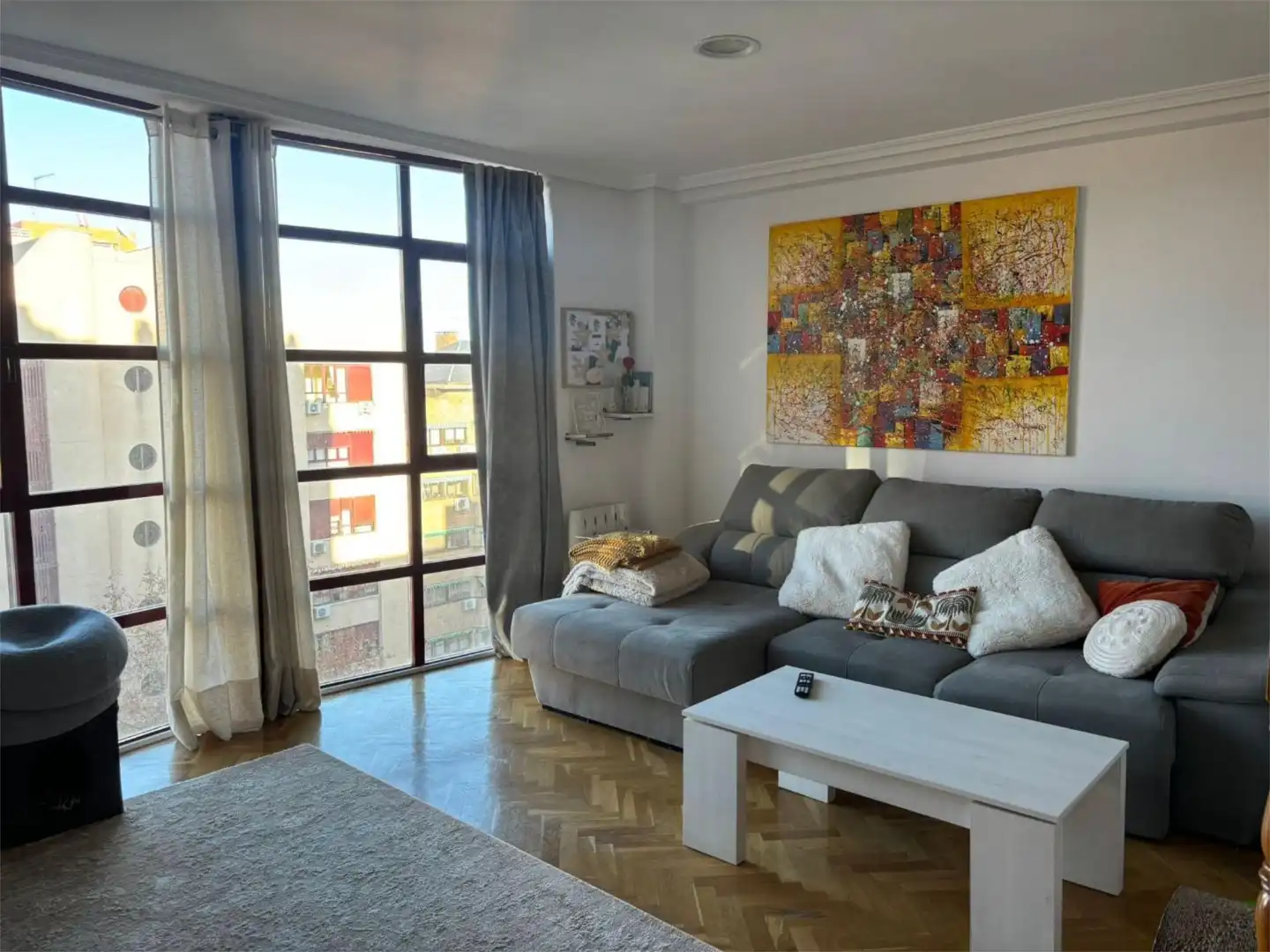 Piso en venta en Calle del Jazmín, 21, Costillares Sala de estar de Piso en venta en Madrid Capital con Aire acondicionado y Piscina