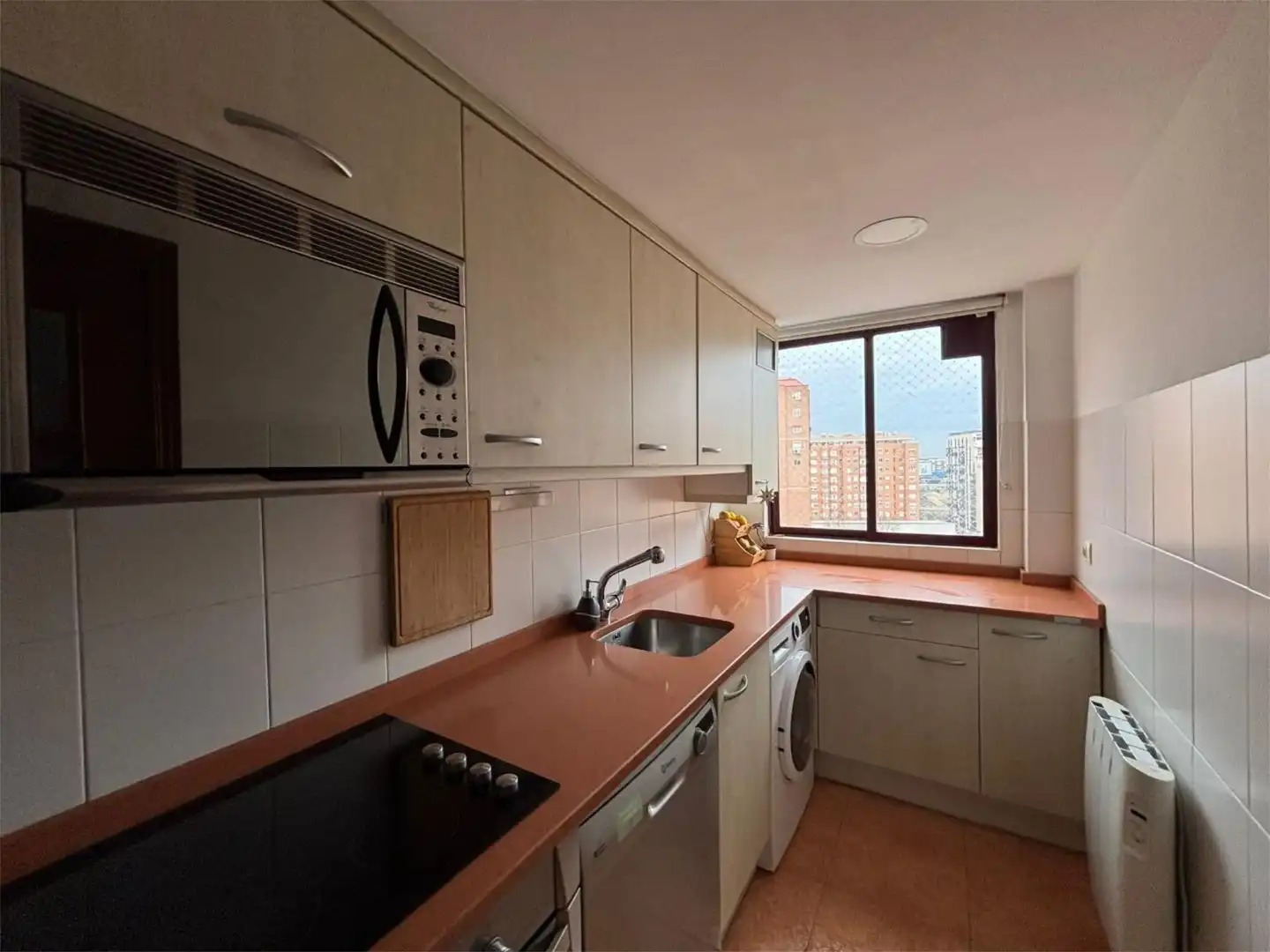 Piso en venta en Calle del Jazmín, 21, Costillares Cocina de Piso en venta en Madrid Capital con Aire acondicionado y Piscina