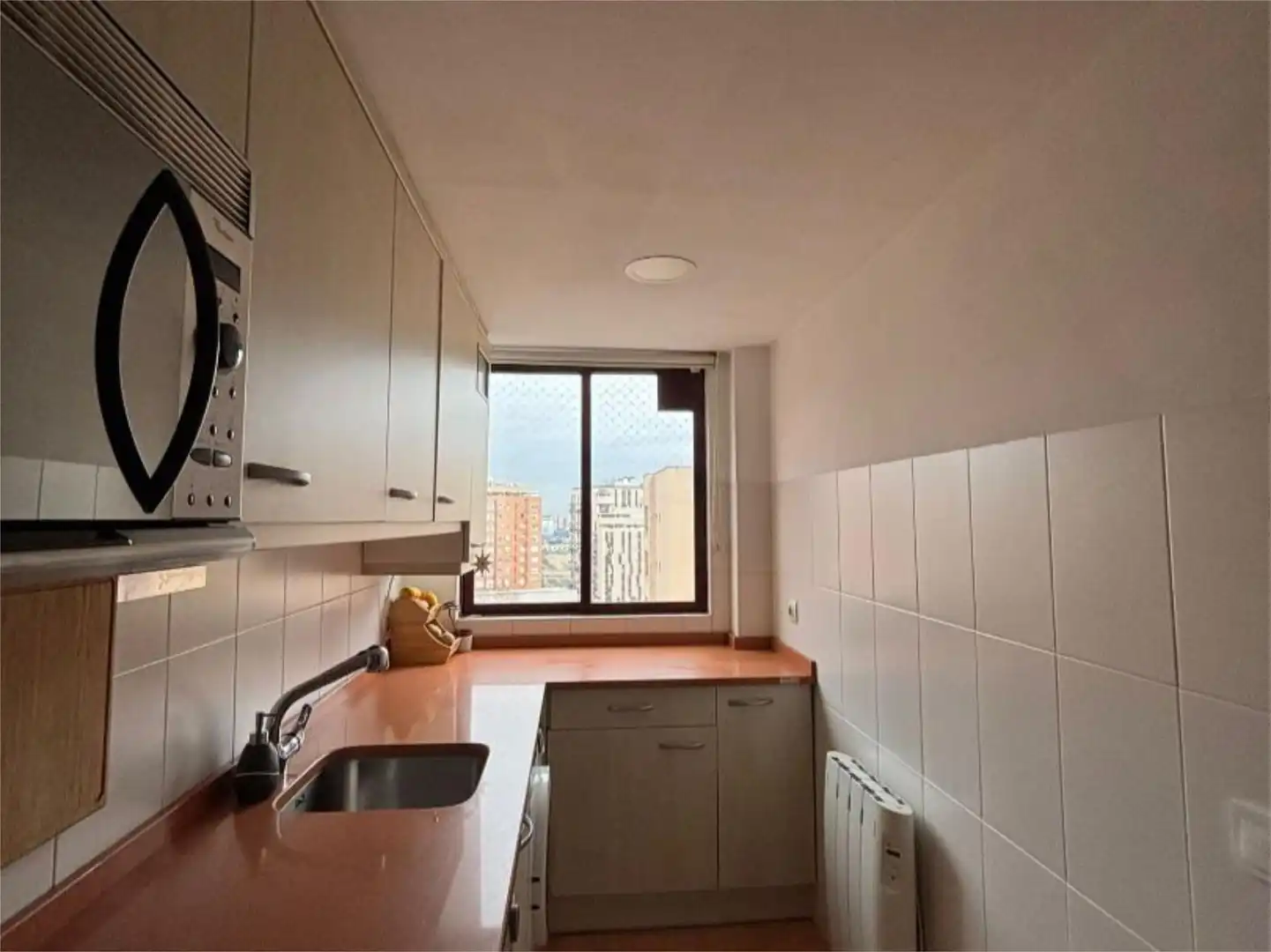 Piso en venta en Calle del Jazmín, 21, Costillares Cocina de Piso en venta en Madrid Capital con Aire acondicionado y Piscina