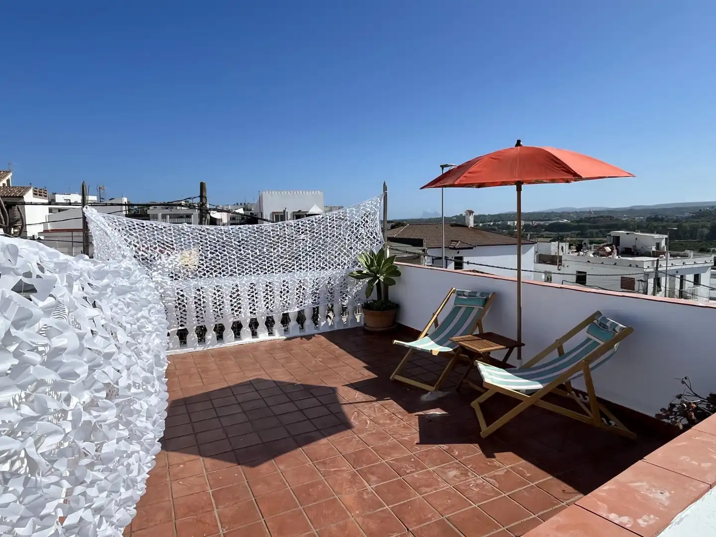 Casa o xalet en venda a Calle Cañada Real, 52, San Enrique - Guadiaro - Pueblo Nuevo Terrassa de Casa o xalet en venda en Sotogrande amb Terrassa i Moblat