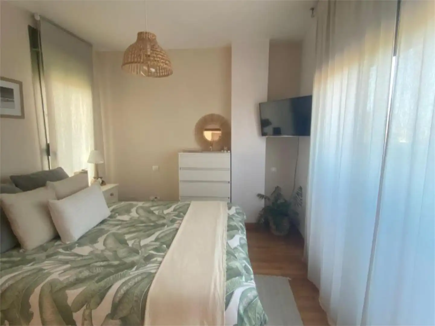 Ático en venta en Avenida de la Gran Vía del Sureste, 5, Ensanche de Vallecas - La Gavia Habitación de Ático en venta en Madrid Capital con Terraza, Piscina y Balcón