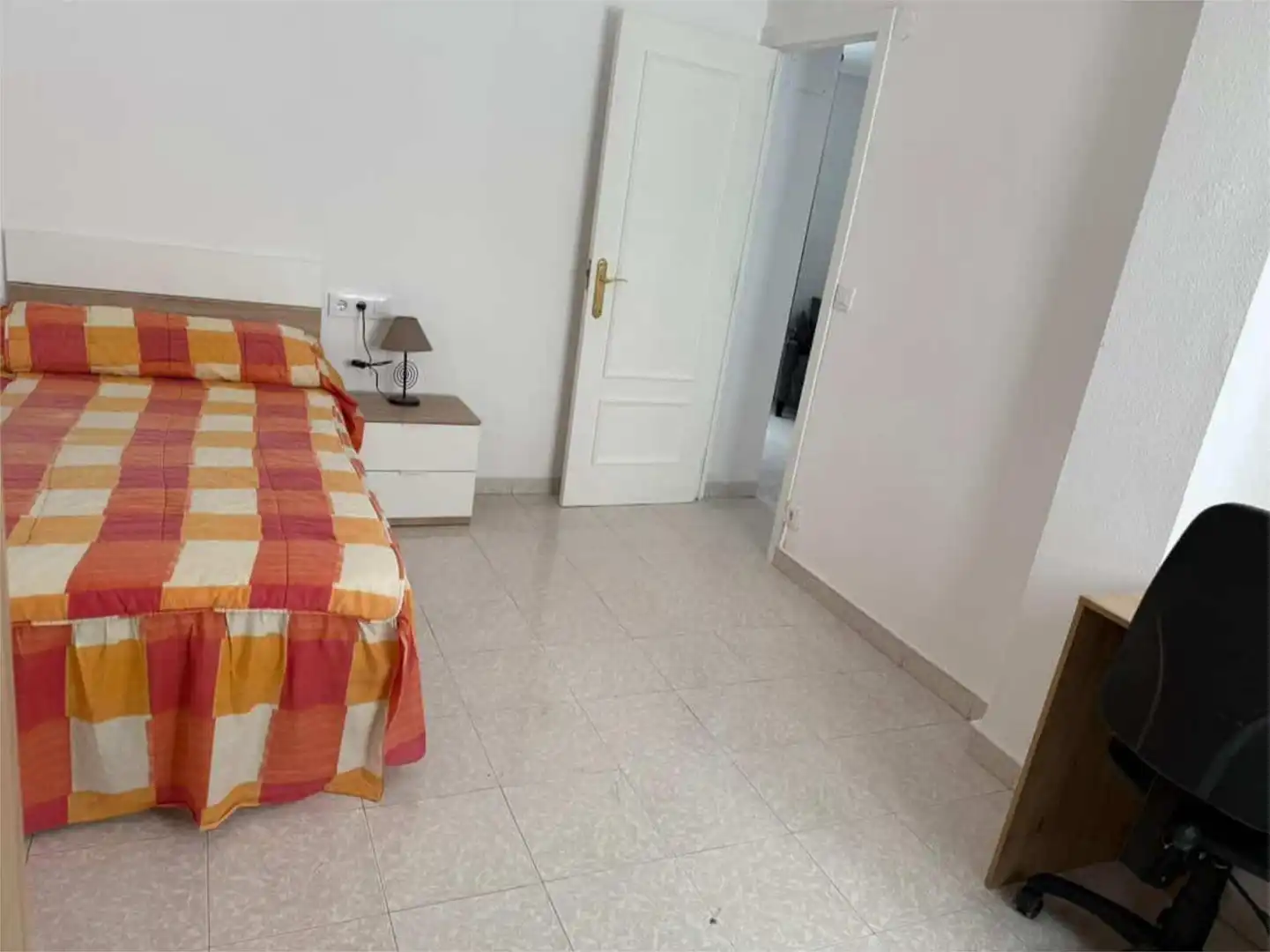 Dormitori de Pis de lloguer en  Logroño amb Calefacció i Moblat