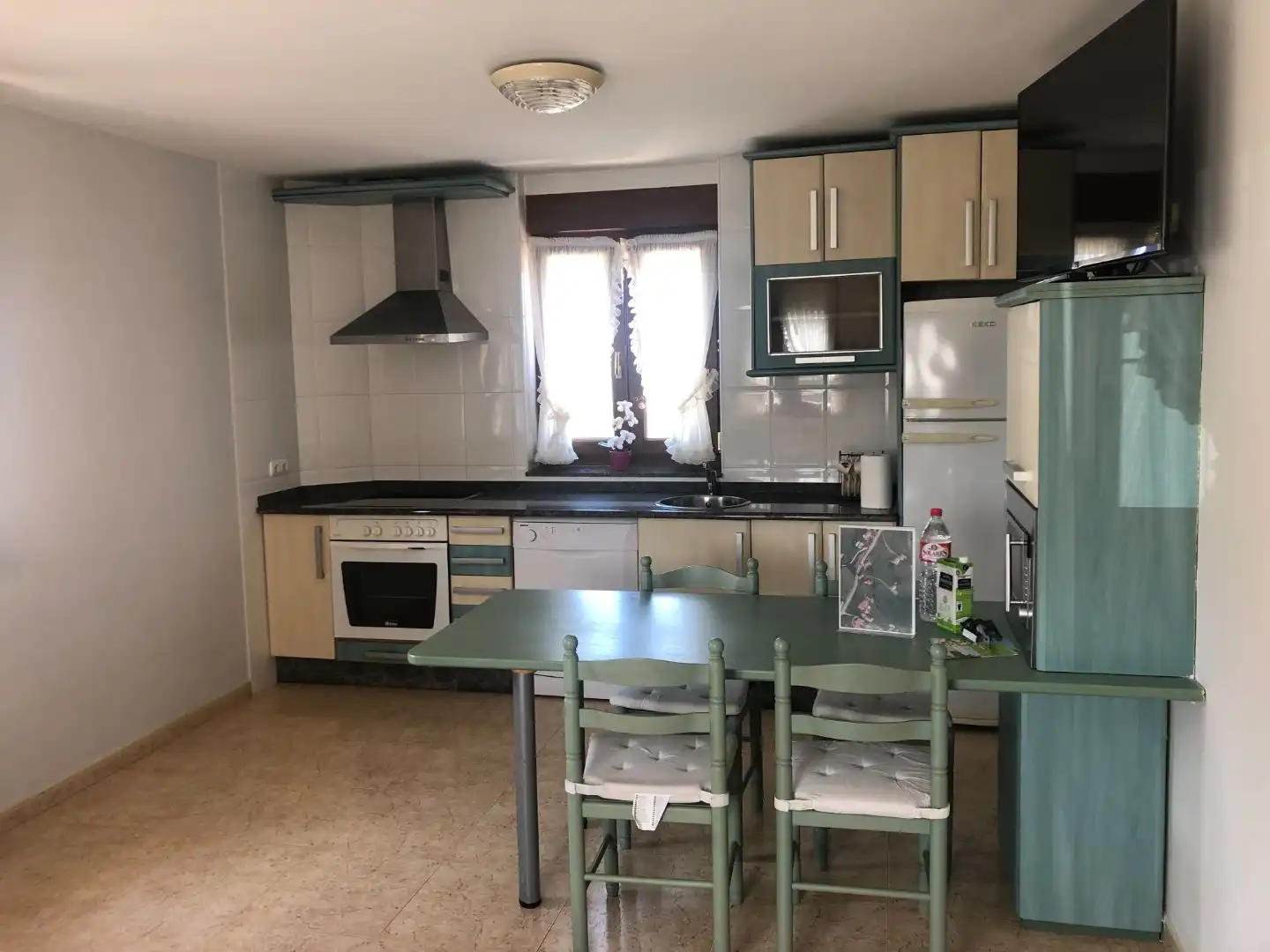 Flat for rent in Barrio el Cabezón, 474, Mogro Kitchen of Flat for rent in Miengo with Heating, Private garden and Terrace